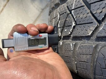 Dvě zimní pneu Pirelli 225/50/18 - 2