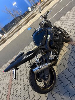 Yamaha R1 (2003) – přestavěná na streetfightera - 2