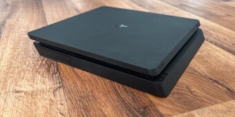 Sony Playstation 4 Slim (CUH-2116A) 500 GB černá - 2