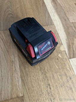 Akumulátor 5.0 Ah Milwaukee M18B5 - 2