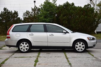 Volvo V50 2.5 T5 AWD A/T,KŮŽE,ŠÍBR,DKLIMA,VÝHŘEV,PDC,ALU,1M - 2