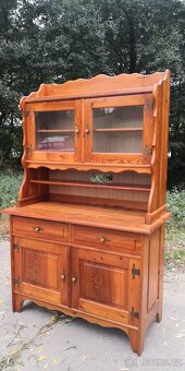 Masivní příborník - 2