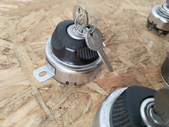 Jawa kývačka, panelka, ČZ, sportka - spínací skříňka - 2