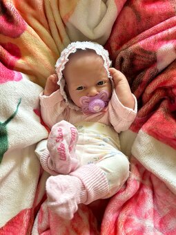 Realistická panenka,podobná reborn. - 2