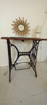 Stůl ze šicího stroje - 2