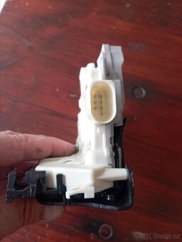 Zámek dveří Passat B7 - 2