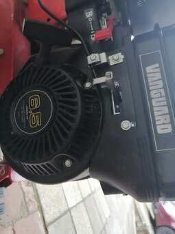 Prodám dvokolovou frézu mountfield včetně příslušenství. - 2