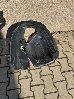 Levý přední podběh nový na Peugeot 5008 - 2