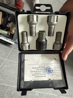 Bezpečnostní šrouby na MB a Alu kola - 2