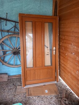 Plastove vchodove dvere - 2