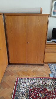Skříně a knihovna za odvoz - 2