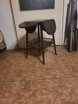 Starožitný stolek - 2