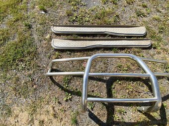 SSANGYONG MUSSO - PŘEDNÍ OCHRANNÝ RÁM A NÁŠLAPY COBRA - 2