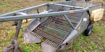 Vyorávač brambor TEK, pěkný stav - 2