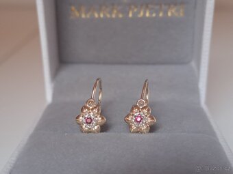 Dětské zlaté náušnice kytičky s kamínky - 2