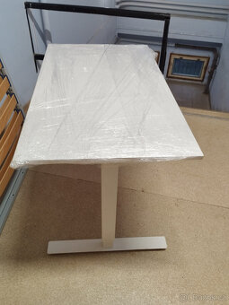 Výškově nastavitelný stůl - 2