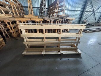 Oboustranný dřevěný stojan na sklo - 2