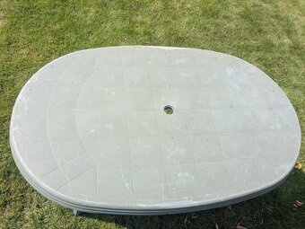 2 Zahradní plastové stoly - 2