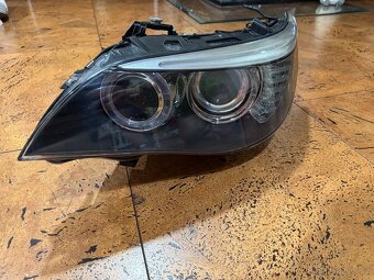 Světlo levé bixenon bmw e60 e 61 - 2