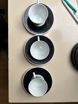 Černobílá sada hrnky a podšálky - 2