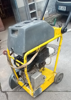 Řezačka asfaltu a betonu Wacker - 2