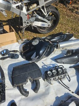 Honda CBR 900 RR Fireblade sc33 - 2