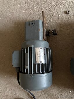 Elektromotor s převodovkou 3ks - 2