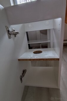Koupelnové skřínky pod umyvadlo Zn. KOLO - 2