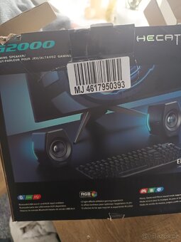 Monitor repráky a klávesnice s myší - 2