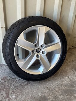 Alu kola 5x112 r17 Škoda- zánovní pneu - 2
