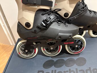 Kolečkové brusle Rollerbkade twister edge 110 vel 42 - 2