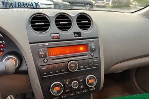 Rozpredám na diely Nissan Altima S 130 KW. Automat. - 2