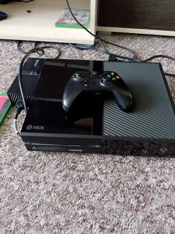 Dobrý den, prodám Xbox One  + hry - 2