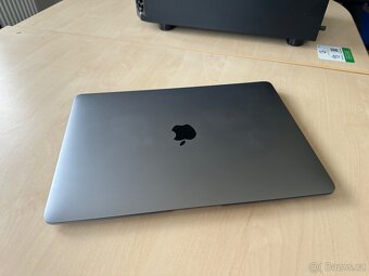 MacBook Air 13” M1 | 8GB RAM | 256GB SSD | SK klávesnice | V - 2
