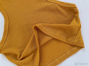 Úplet crop top, vestička, vel M i méně, Bershka - 2