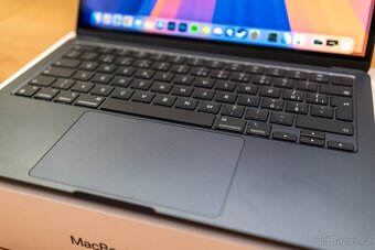 Apple Macbook Air 13.6" M2 8GB/256GB - jako nový - 2