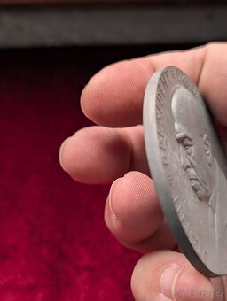 Predám vzácnu zinkovú medailu Emil Hácha - 2