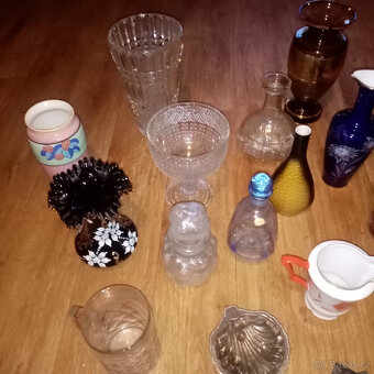 Prodám staré české sklo -karafy,vázy ,mísy poháry,džbány ap. - 2