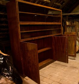 krásná třešňová prosklená KNIHOVNA - 2