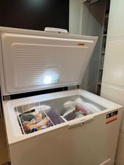 Truhlicový mrazák Whirlpool 255 l – jako nový, v záruce - 2
