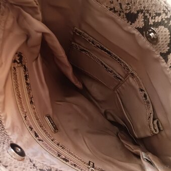 Nová kabelka Zn. Guess do ruky - 2