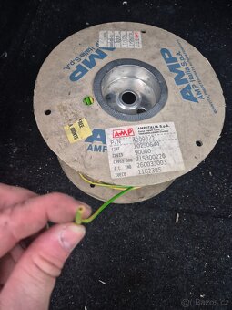 Žluto zelený vodič - 2