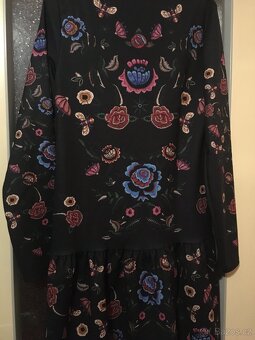 Šaty se vzorem velikost M - 2