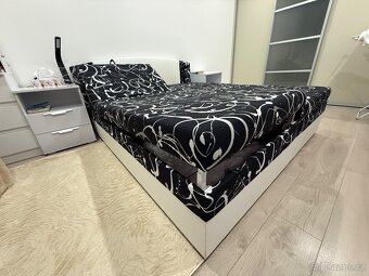 Celočalouněná postel - 2