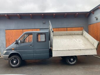 MERCEDES SPRINTER 4x4 2,2CDi DOUBLE CABINE 6míst 3str sklápě - 2