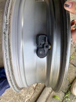 Toyota Yaris 15" Originální ALU, senzor tlaku - 2