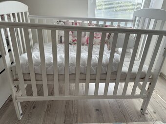 Dětská postýlka 120x60 včetně matrace a pěrin - 2