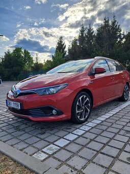 Prodám Toyota Auris Combi HYBRID 1.8 - 2