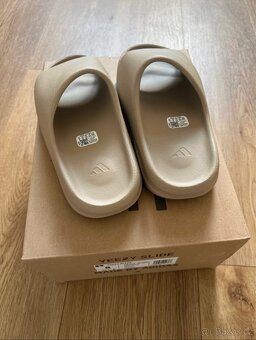 Yeezy slides pure 42 - 2
