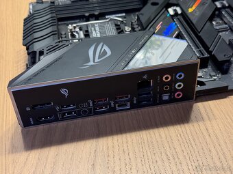 ASUS ROG STRIX Z490-F GAMING - herní základní deska LGA1200 - 2